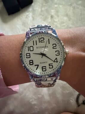 BOSMIYA Butterfly Pattern Quartz Watch - White Dial